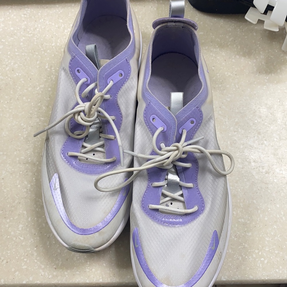 Nike tennis shoes